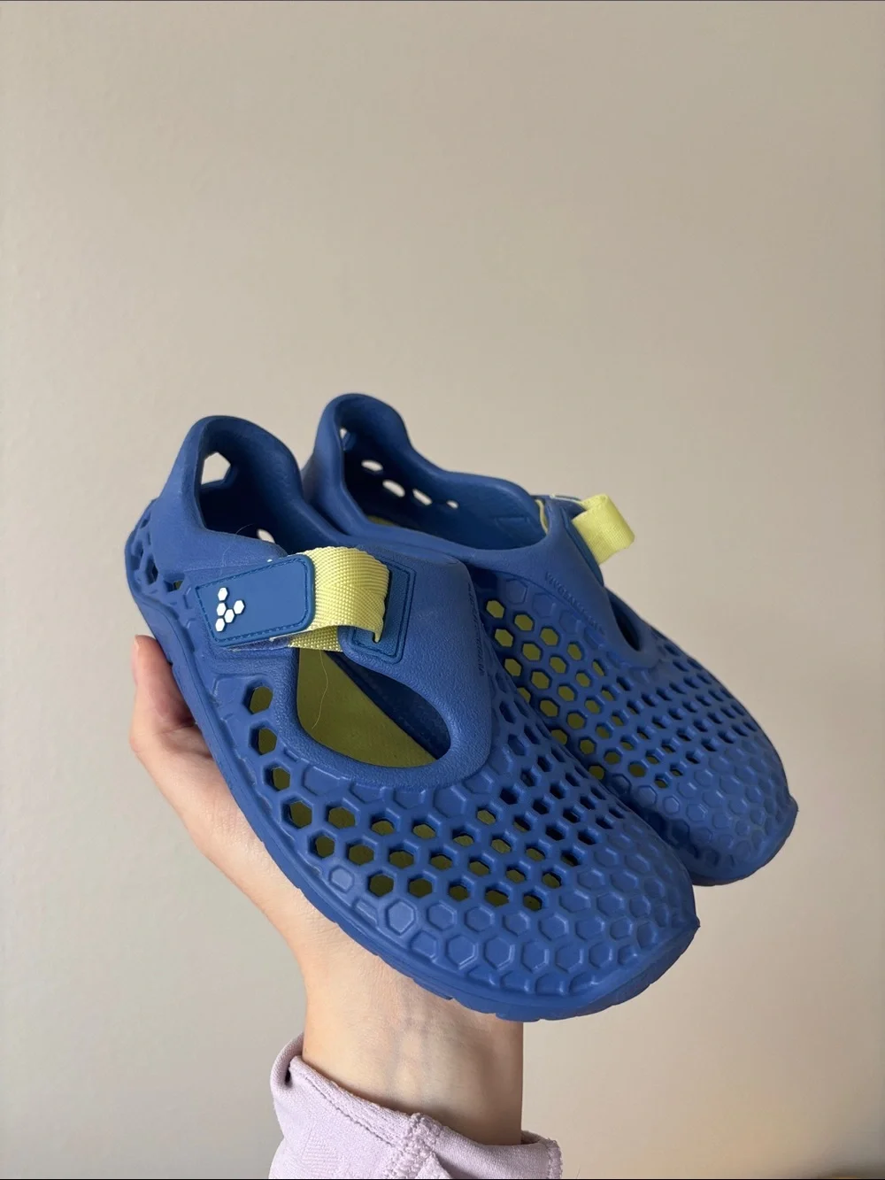Vivobarefoot Ultra Bloom Kids Amparo Blue kids size EU 29 Us 11.5Y EUC grounding